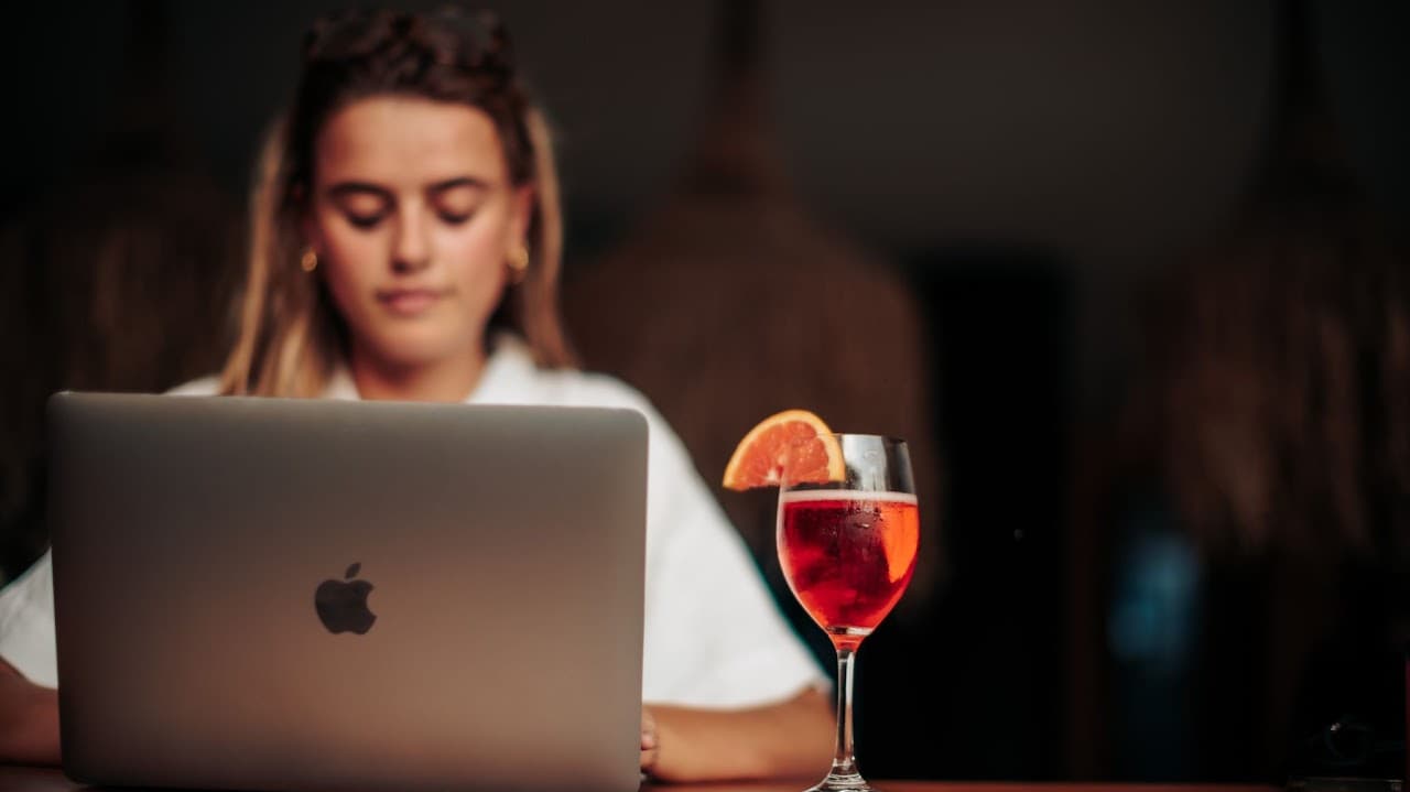 Contact Background Blur